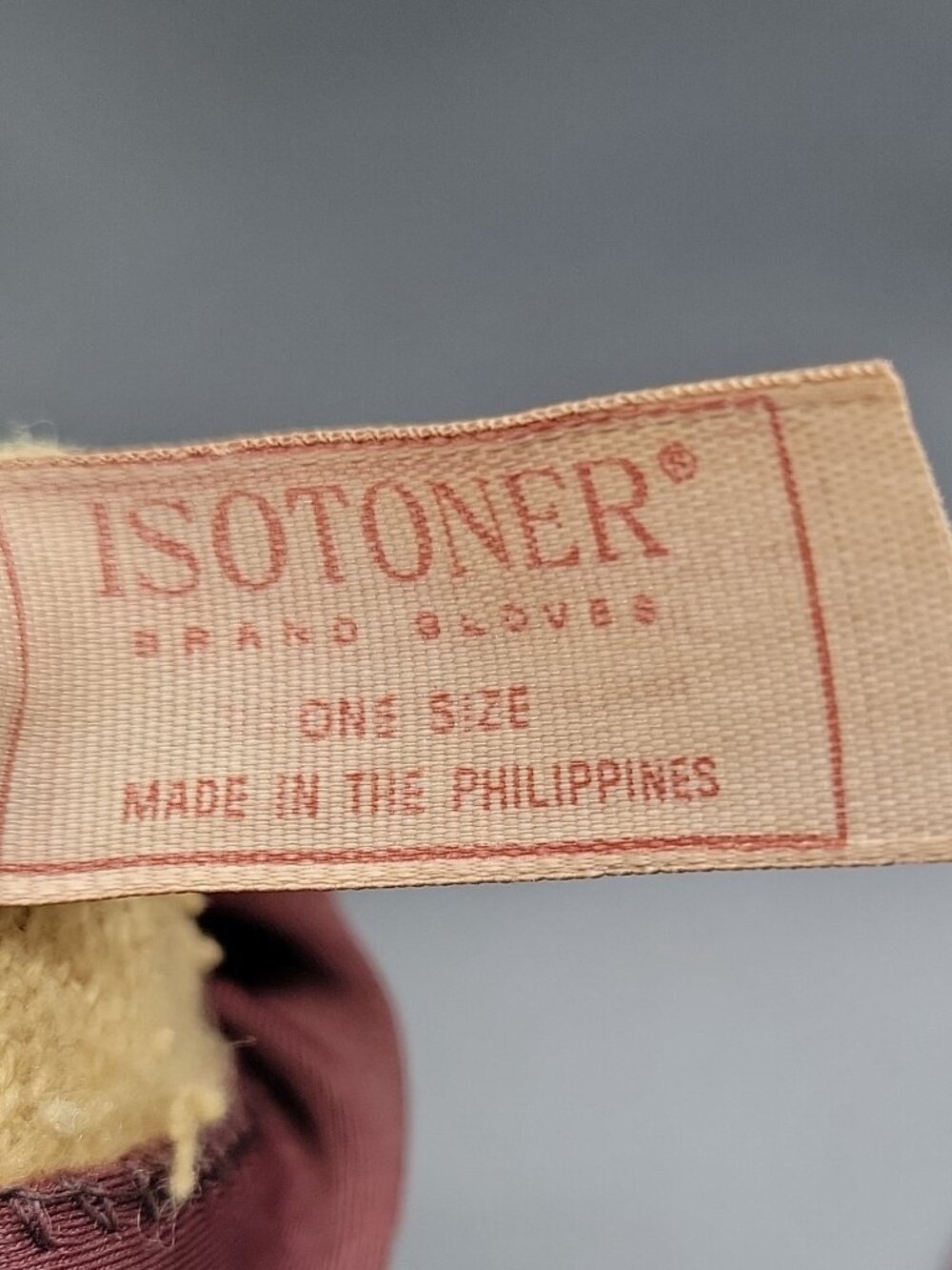 Isotoner Red Nylon Lined Women's Wrist Gloves Solid Quilt, Fit like 7-8 - Picture 4 of 5
